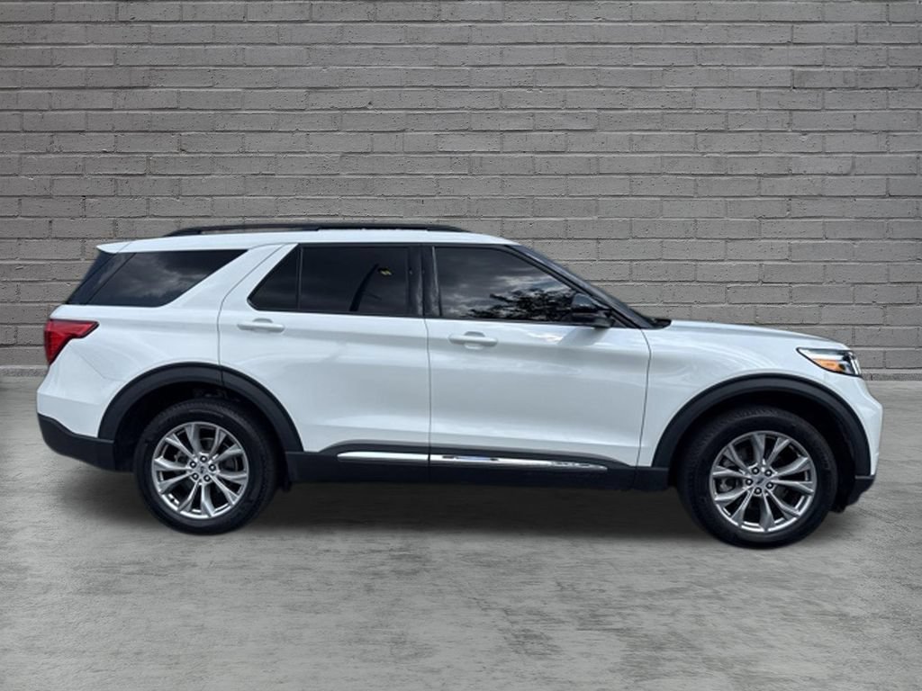 Used 2023 Ford Explorer XLT w/ Equipment Group 202A AWD/4WD image 9