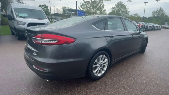 Used 2020 Ford Fusion SE FWD image 2