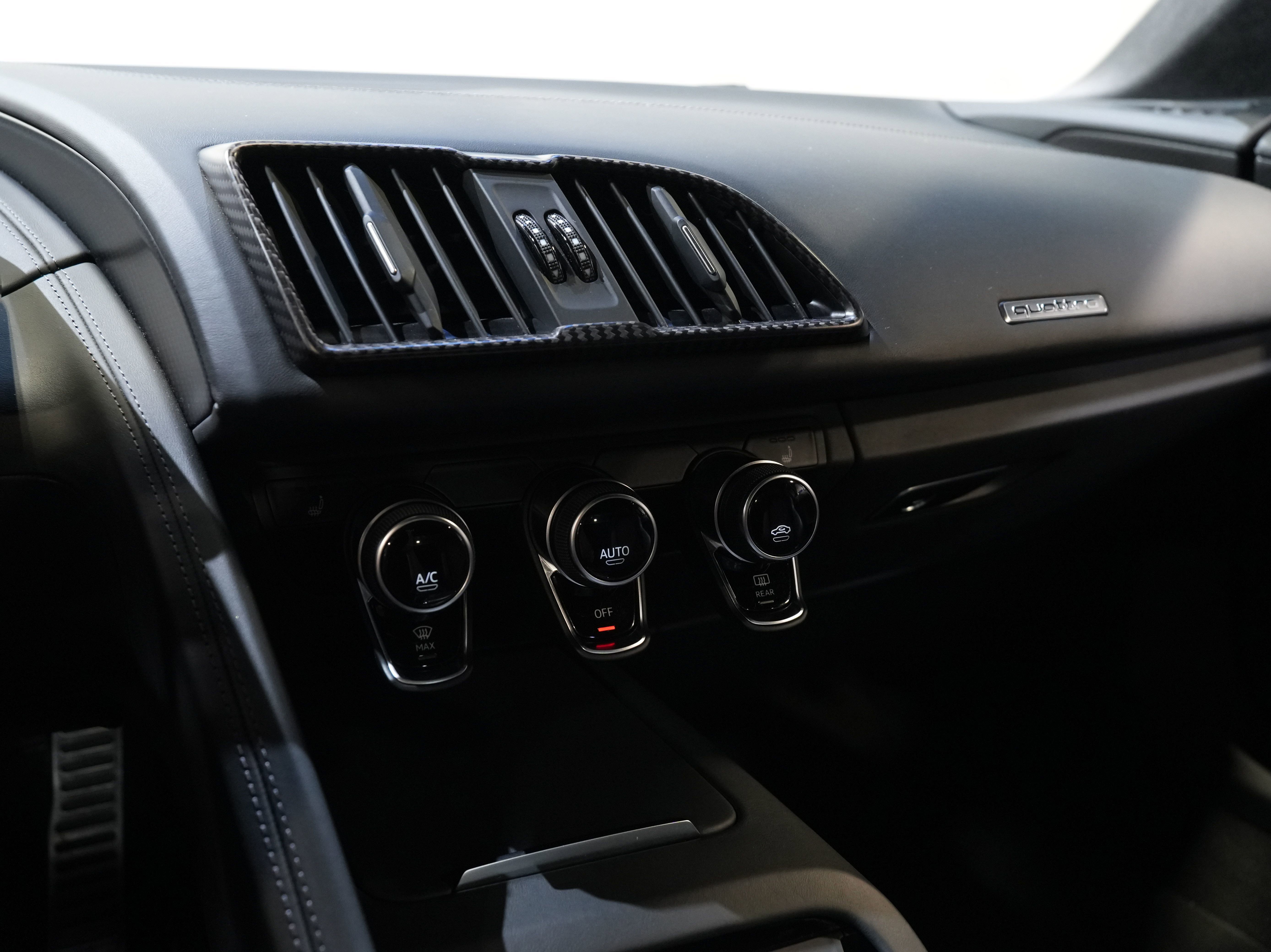 Used 2017 Audi R8 V10 w/ Carbon Exterior Package AWD/4WD image 38
