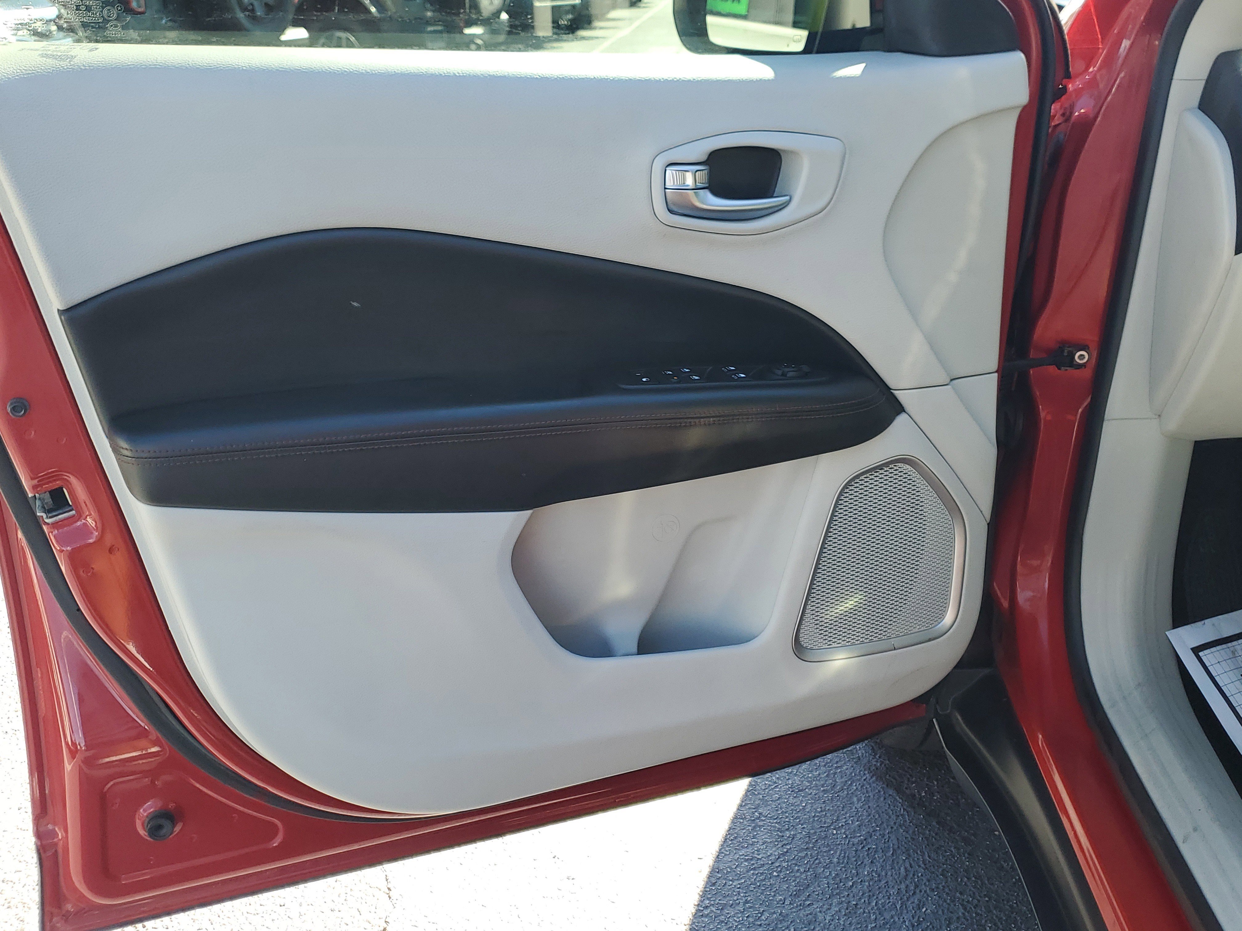 Used 2018 Jeep Compass Limited w/ Navigation Group image 17