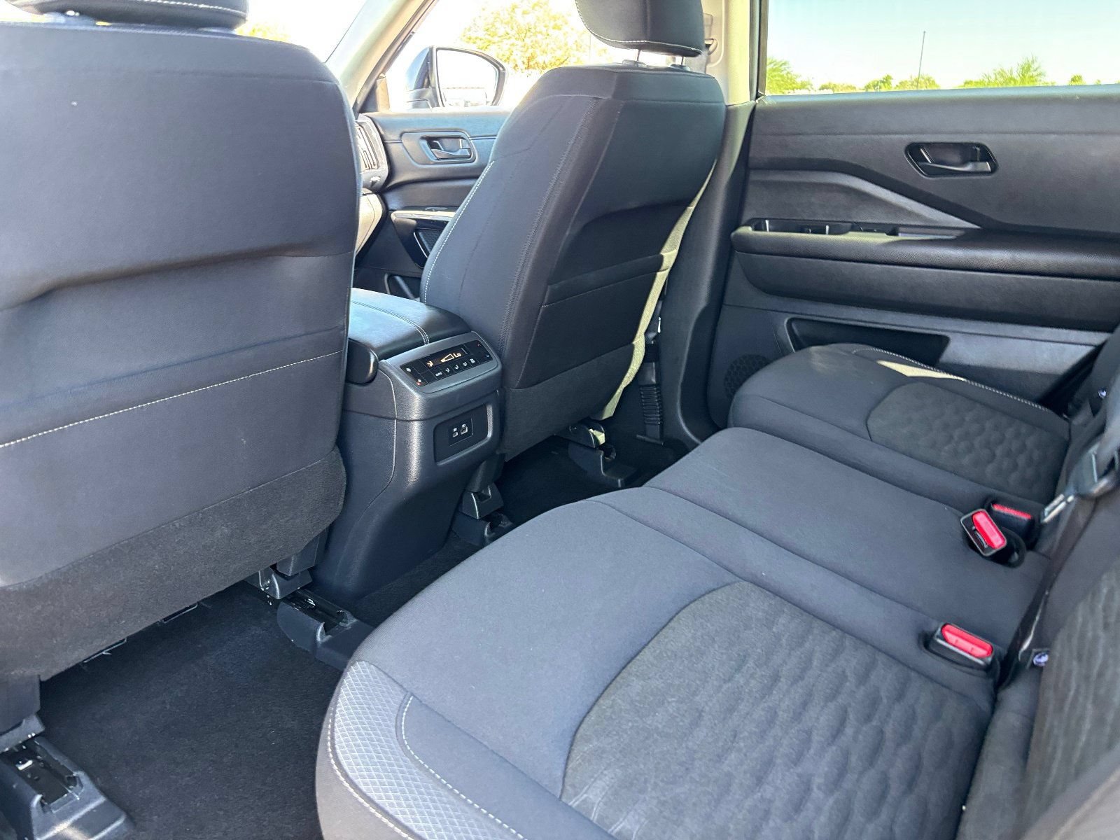 Certified 2025 Nissan Pathfinder SV FWD image 18