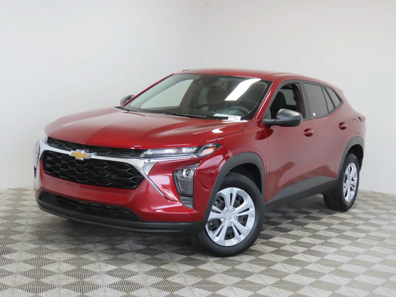 Used 2025 Chevrolet Trax LS FWD image 1