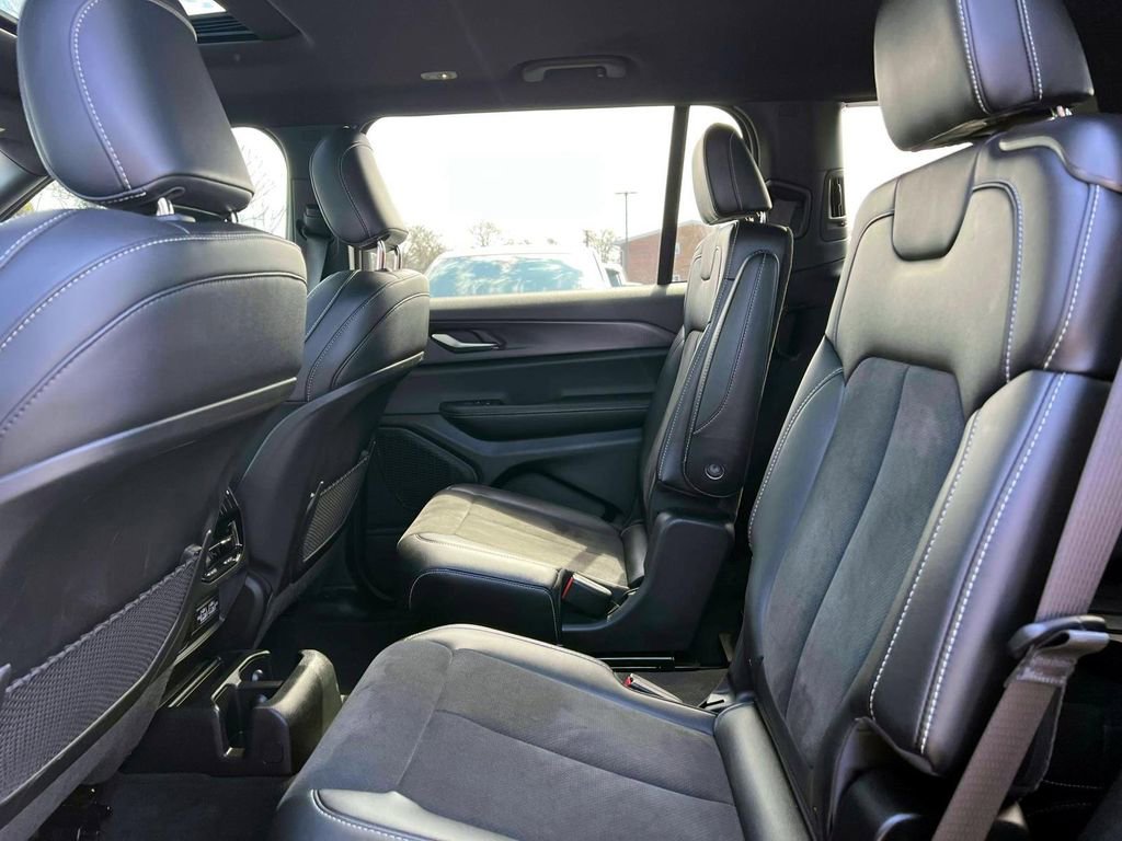 Certified 2025 Jeep Grand Cherokee L Altitude AWD/4WD image 11