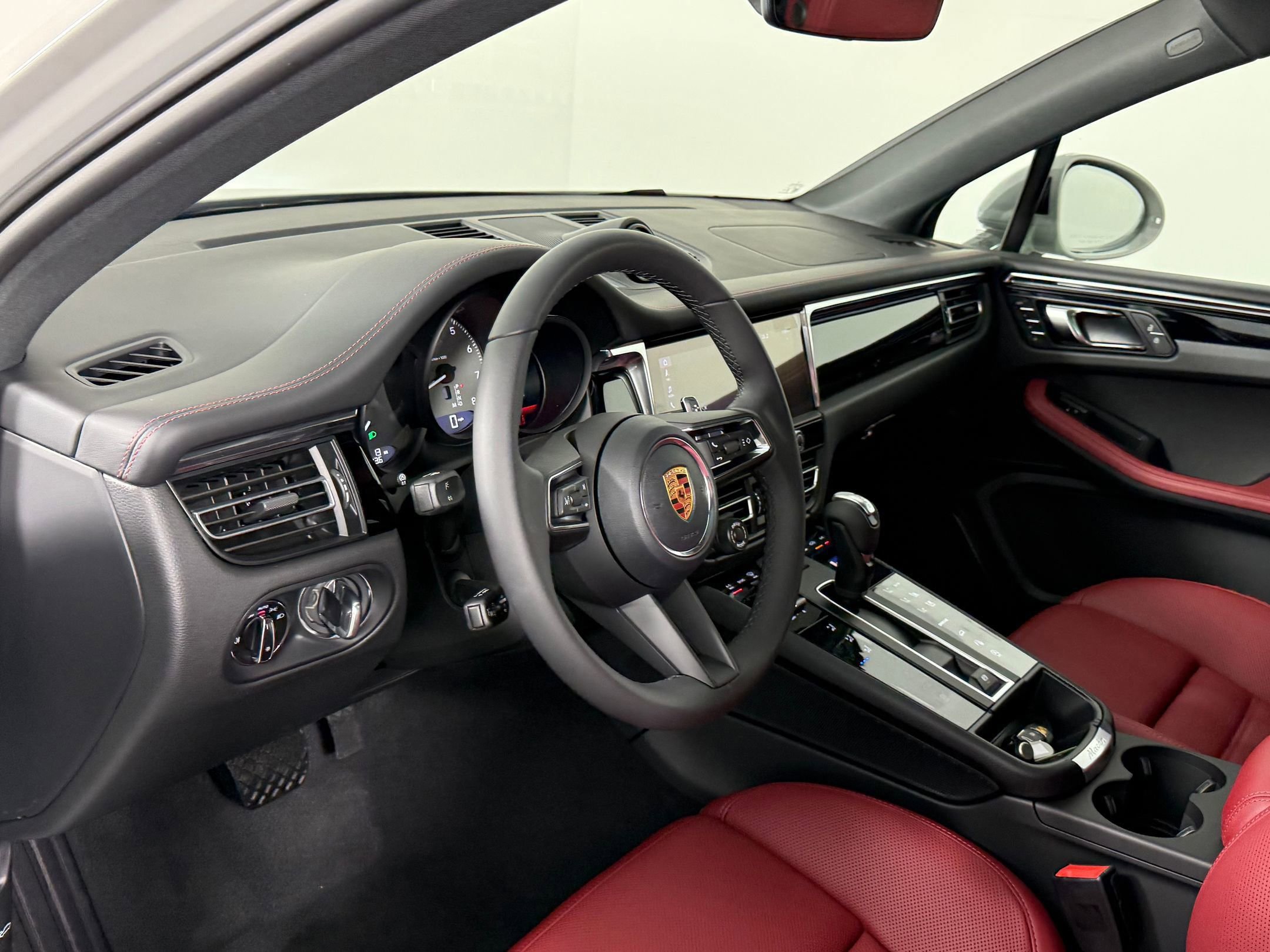 Certified 2026 Porsche Macan S AWD/4WD image 4