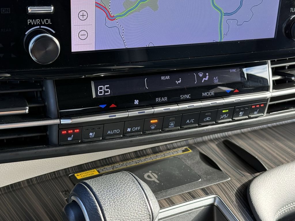 Used 2021 Toyota Sienna Limited image 33