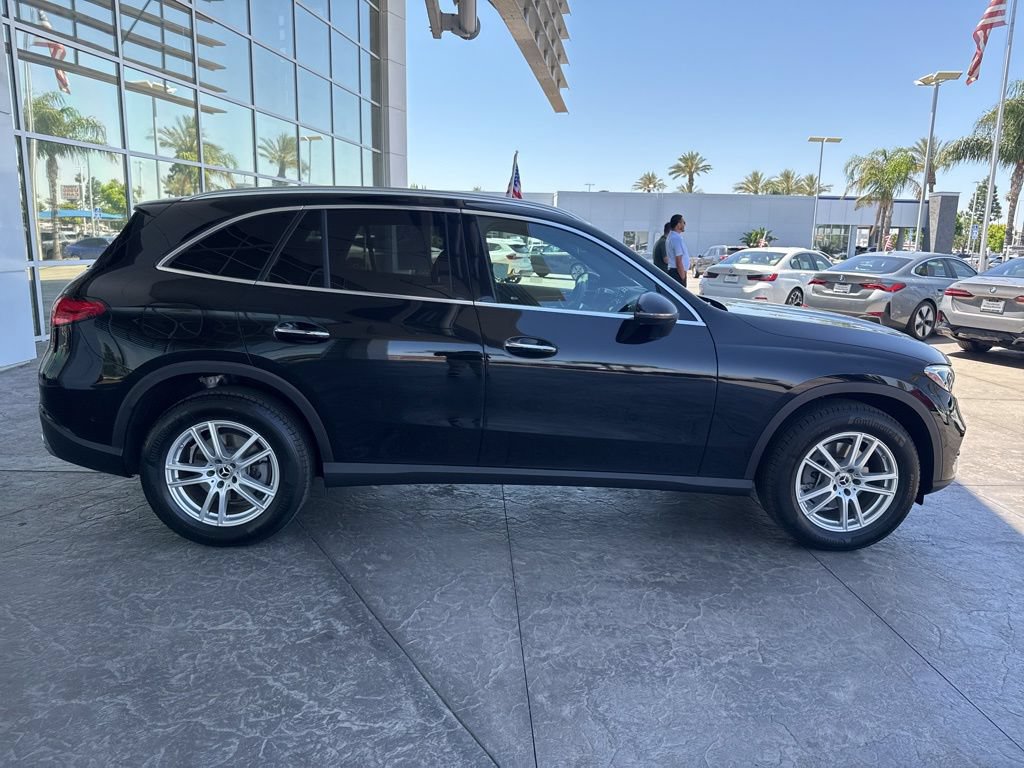 Used 2025 Mercedes-Benz GLC 300 image 3