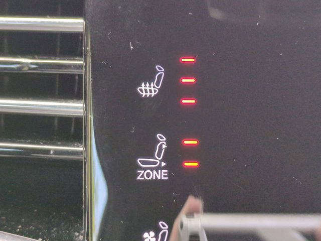 Used 2024 Jeep Wagoneer L Series II w/ Flexible Seating Group AWD/4WD image 23