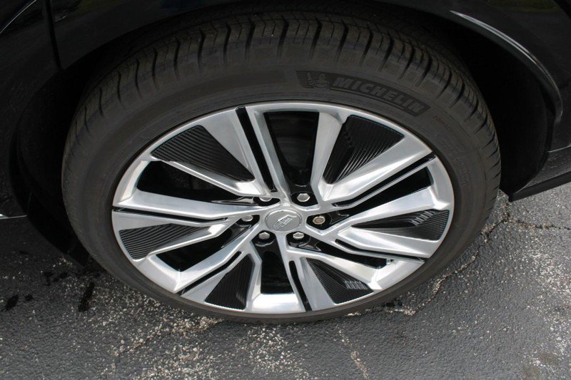 Used 2025 Cadillac Lyriq Luxury w/ LPO, Floor Liner Package AWD/4WD image 7