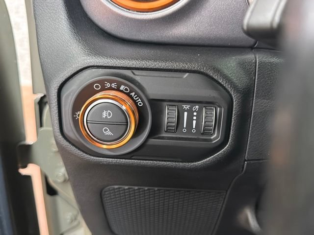 Used 2020 Jeep Gladiator Mojave AWD/4WD image 23