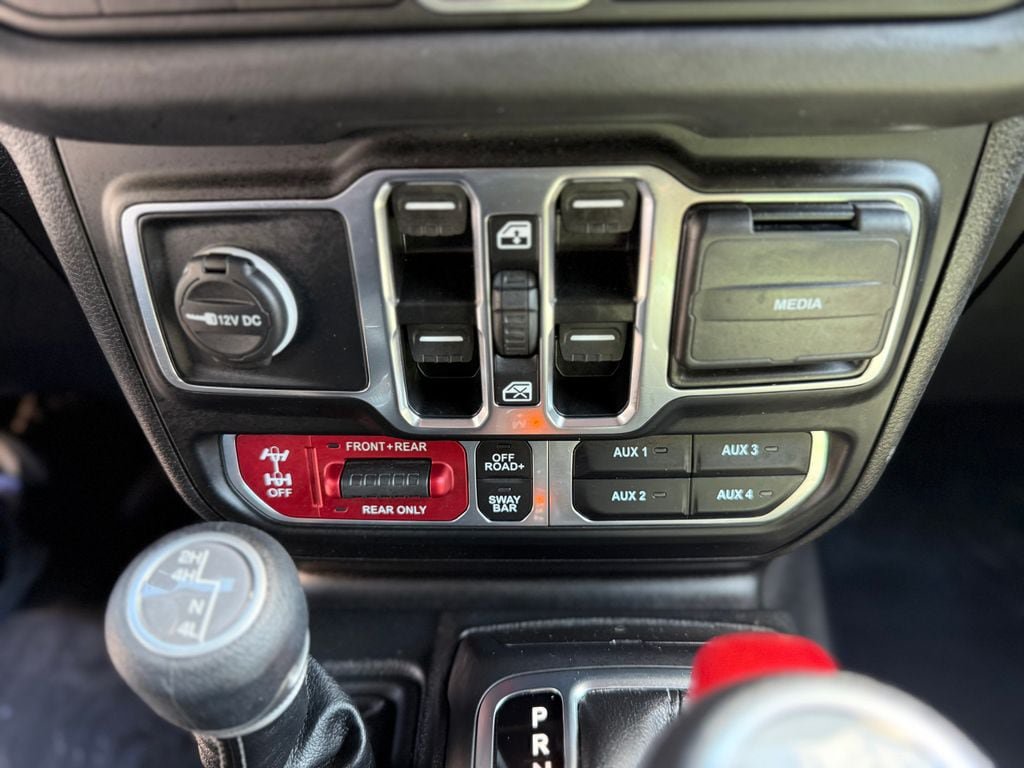 Used 2025 Jeep Wrangler Unlimited Rubicon w/ Safety Group AWD/4WD image 26