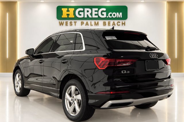 Used 2020 Audi Q3 2.0T Premium w/ Convenience Package AWD/4WD image 2
