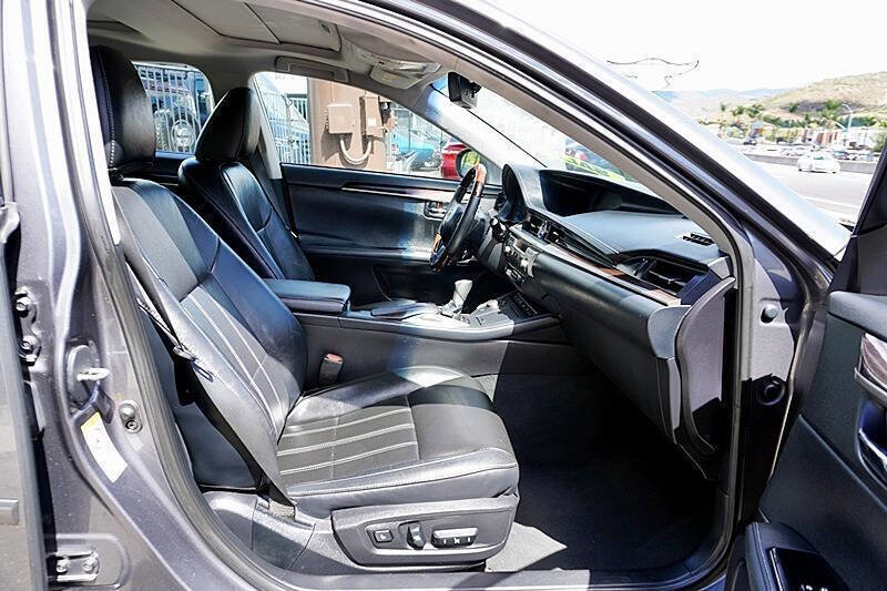Used 2017 Lexus ES 350 w/ Luxury Package image 12