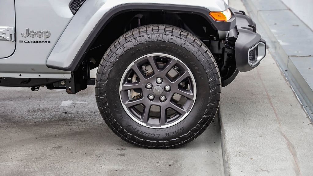 Used 2023 Jeep Gladiator Overland AWD/4WD image 11