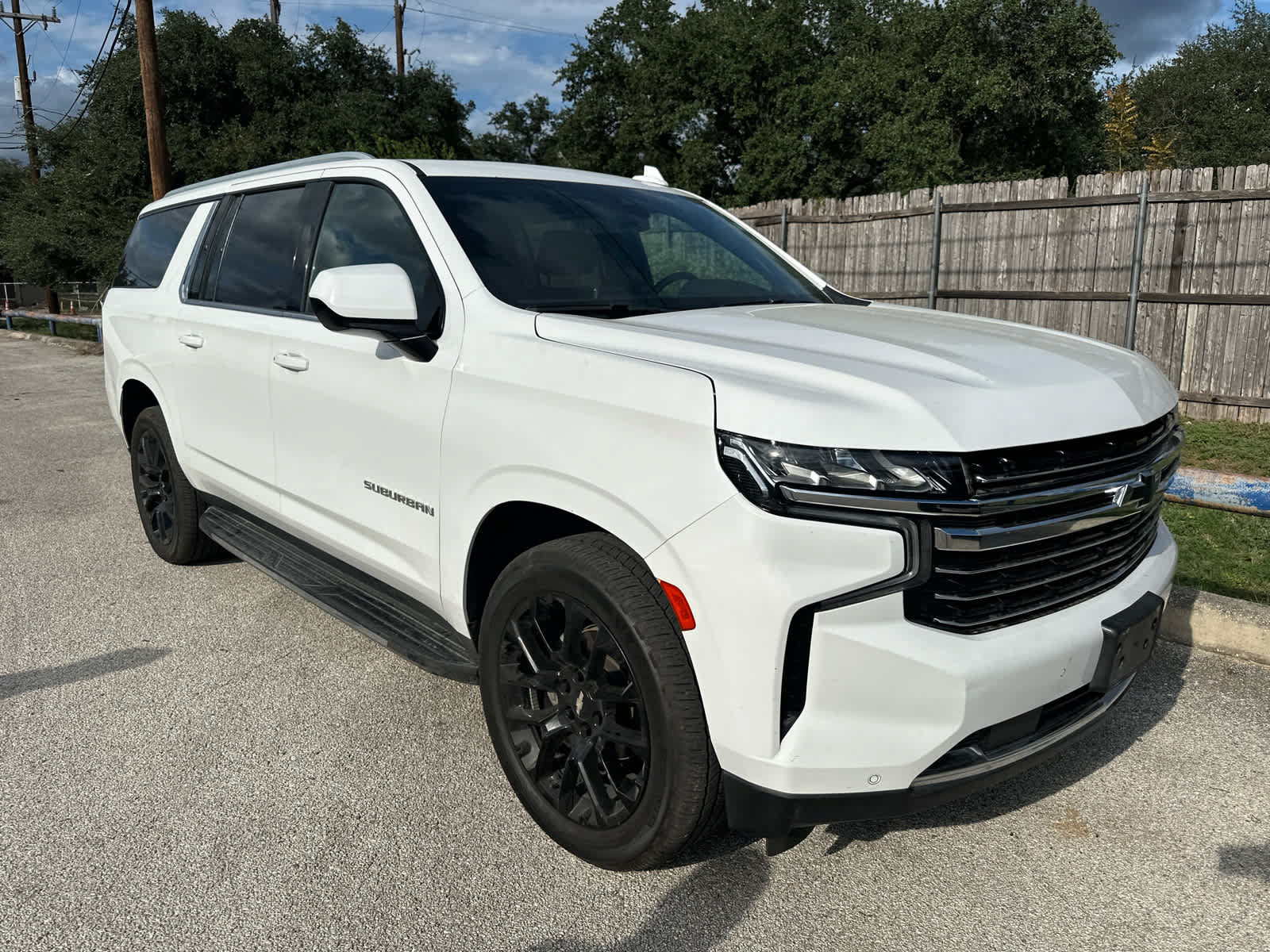 Used 2022 Chevrolet Suburban LT AWD/4WD image 3