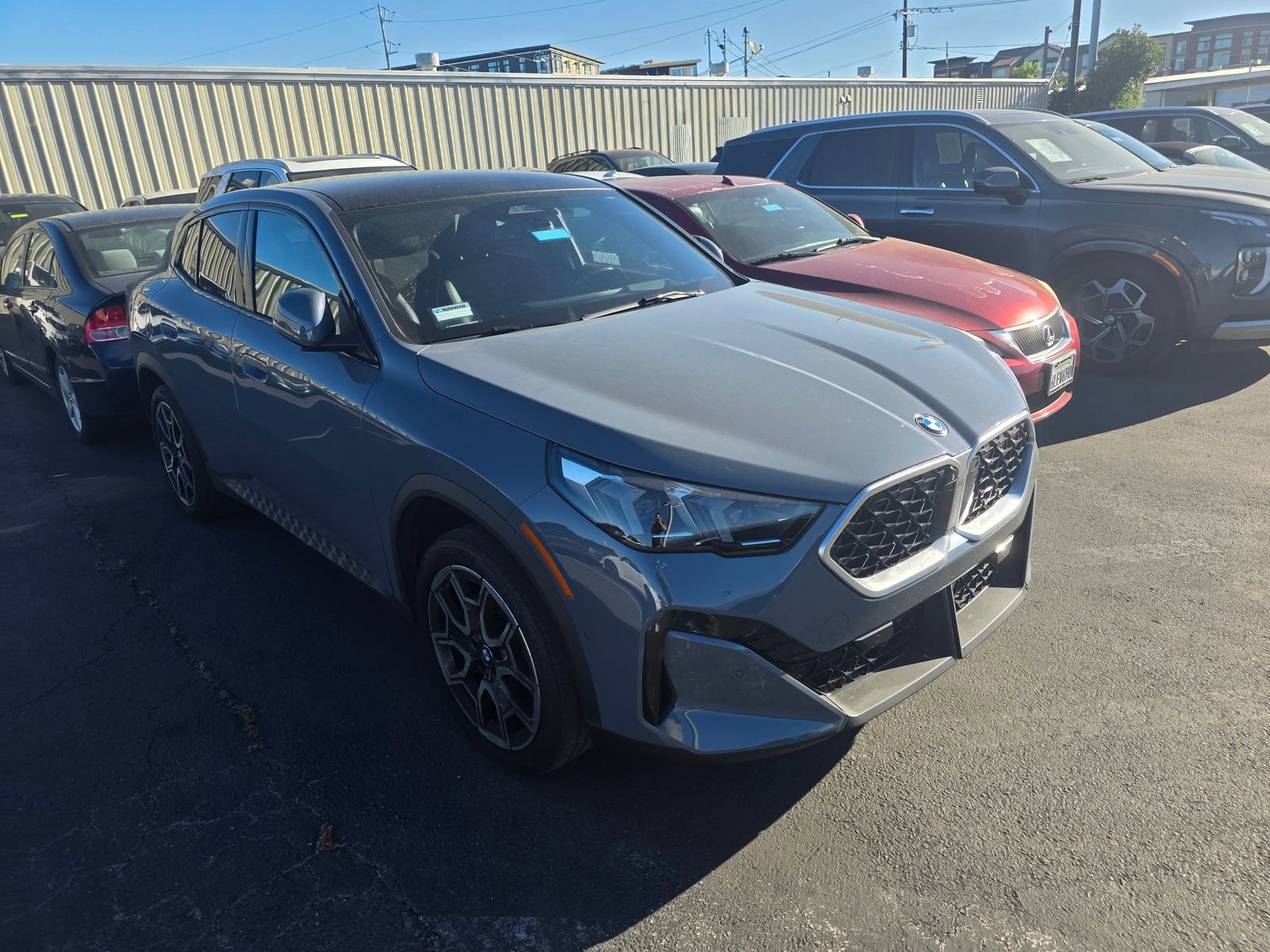 Used 2025 BMW X2 xDrive28i w/ Premium Package image 2