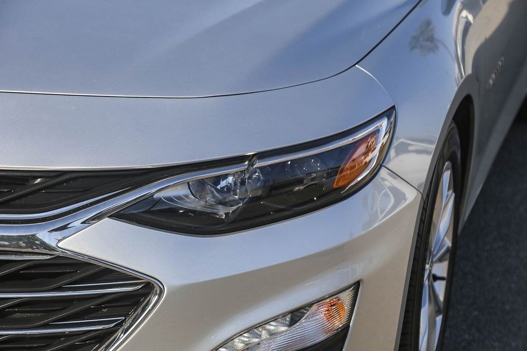 Used 2021 Chevrolet Malibu LT FWD image 4