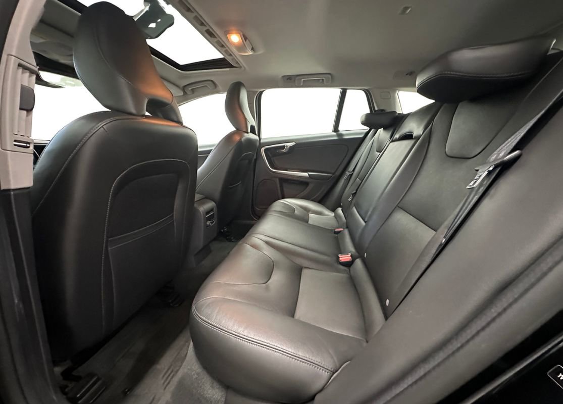 Used 2017 Volvo V60 T5 Platinum w/ Climate Package image 12