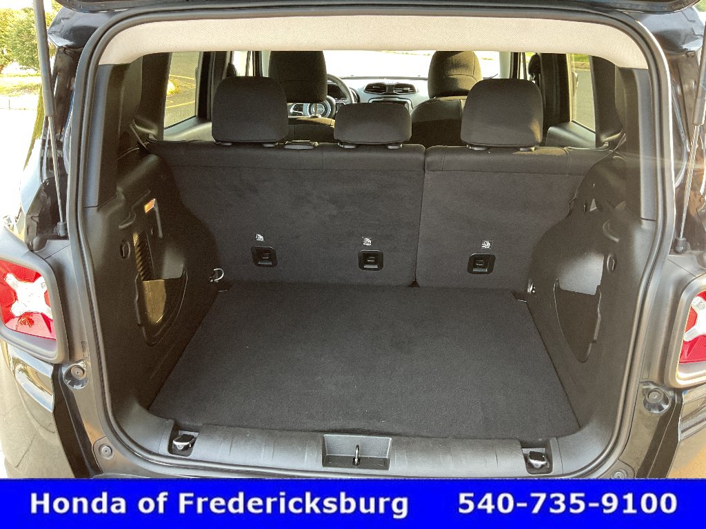 Used 2023 Jeep Renegade Latitude AWD/4WD image 20