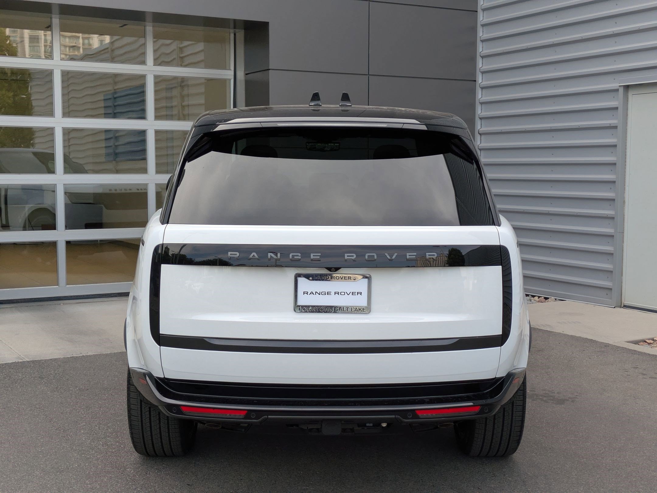 New 2025 Land Rover Range Rover SE image 4