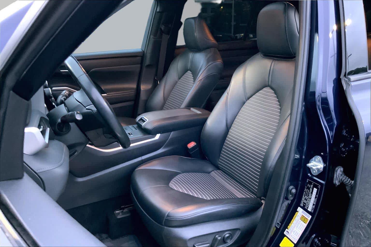 Used 2022 Toyota Highlander XSE FWD image 14