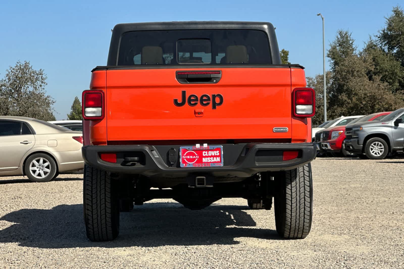 Used 2020 Jeep Gladiator Overland AWD/4WD image 7