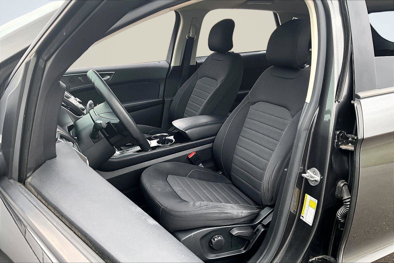 Used 2015 Ford Edge SE image 24