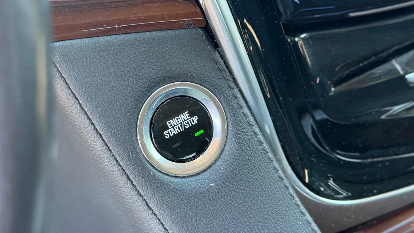 Used 2019 Cadillac Escalade ESV Luxury AWD/4WD image 41