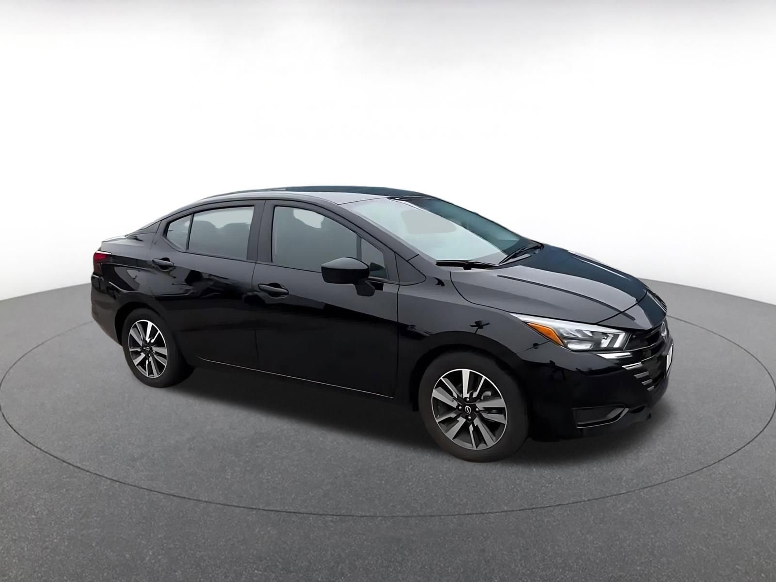 Used 2025 Nissan Versa SV FWD video 2