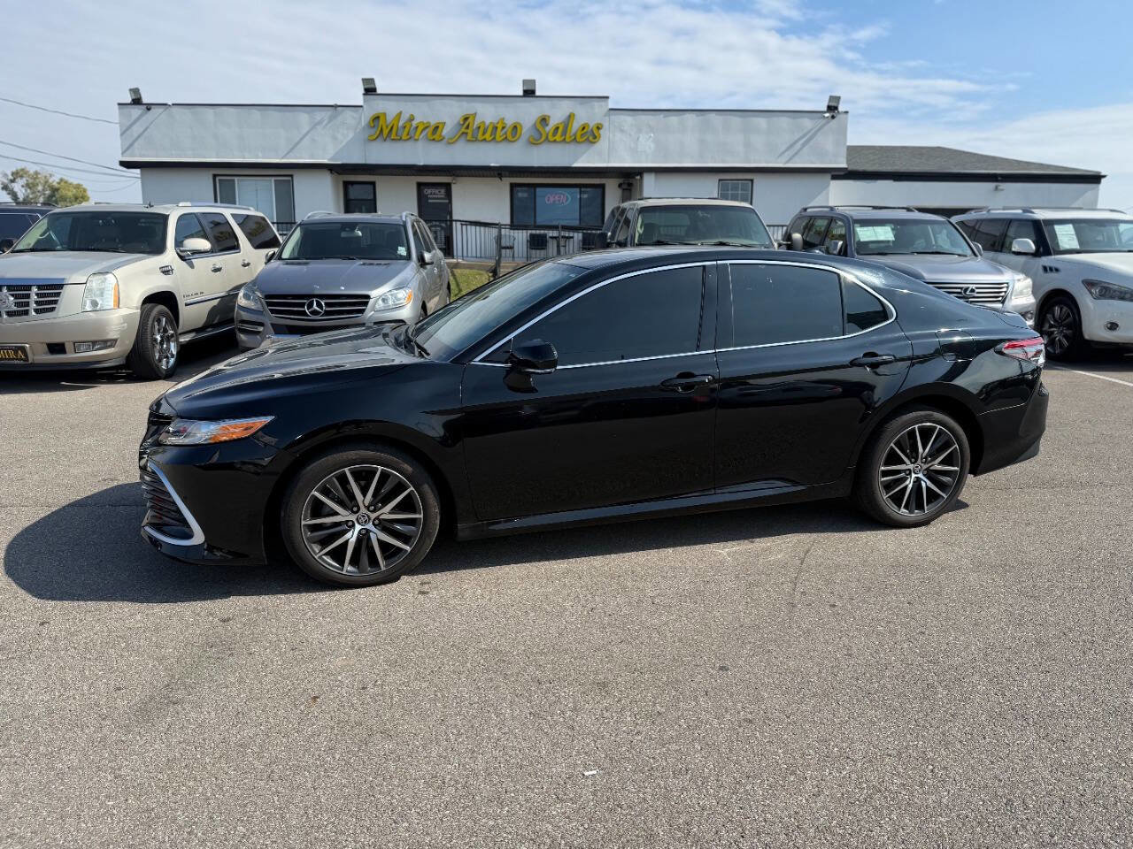 Used 2024 Toyota Camry XLE image 1