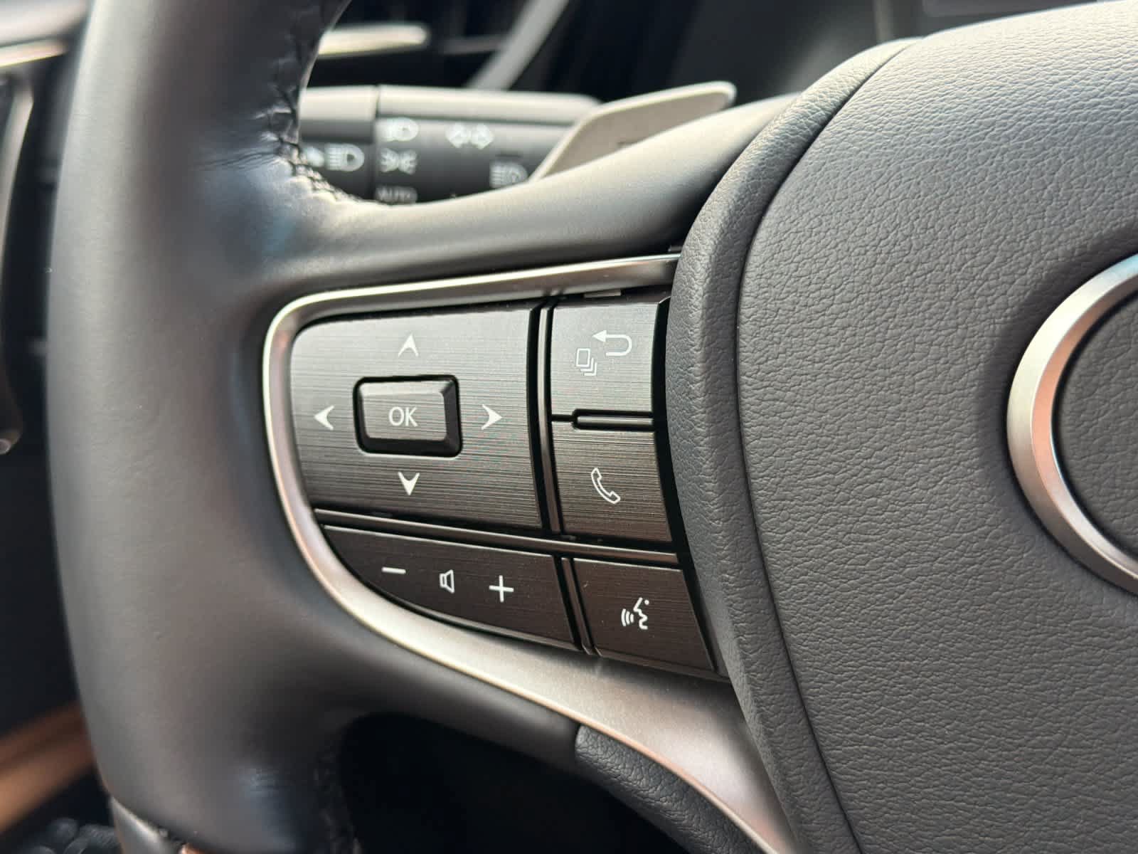 Certified 2023 Lexus ES 350 w/ Luxury Package FWD image 24