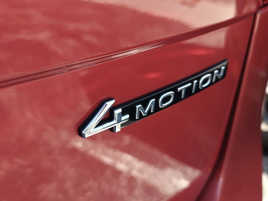 Used 2024 Volkswagen Tiguan SE R-Line image 9