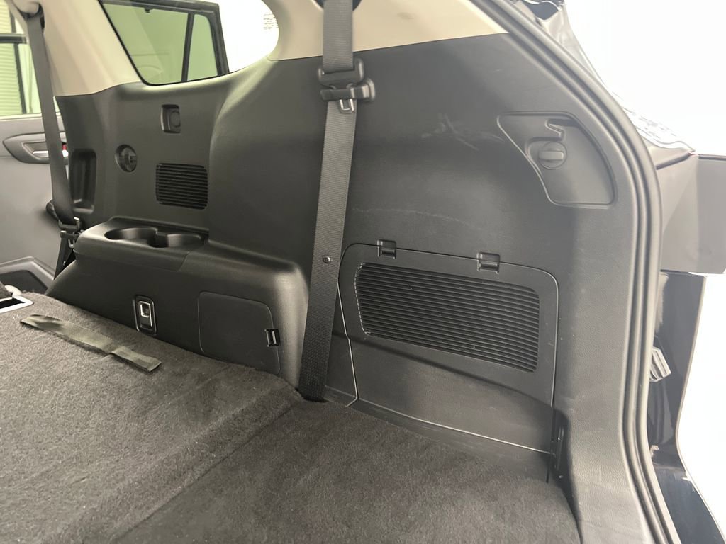 Used 2025 Toyota Highlander XLE FWD image 39