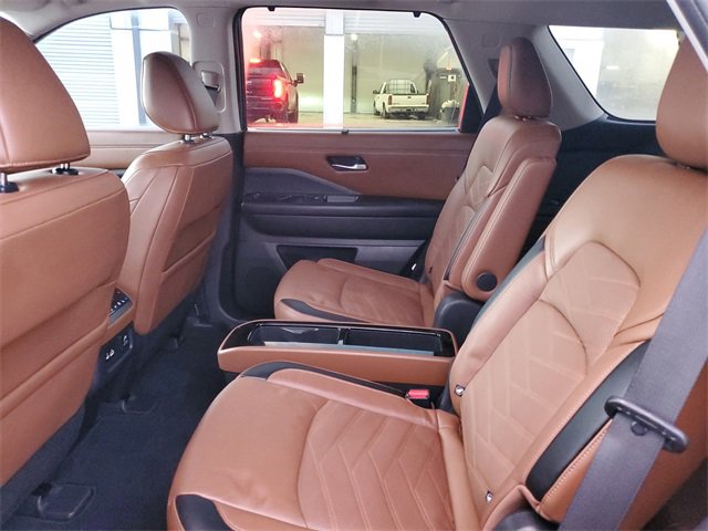 Used 2022 Nissan Pathfinder Platinum image 11