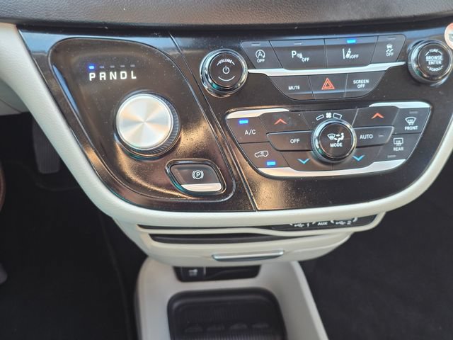 Used 2023 Chrysler Pacifica Touring-L FWD image 25