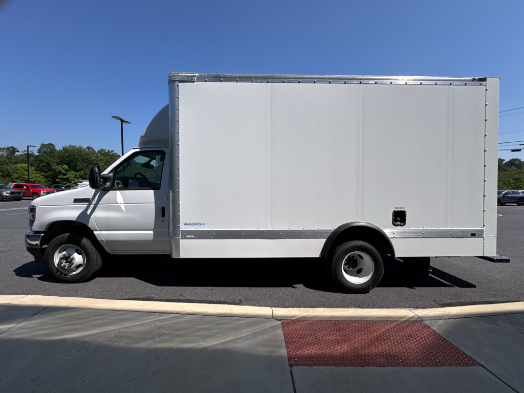 New 2026 Ford E-450 and Econoline 450 Super Duty w/ Power Equipment Group RWD image 12