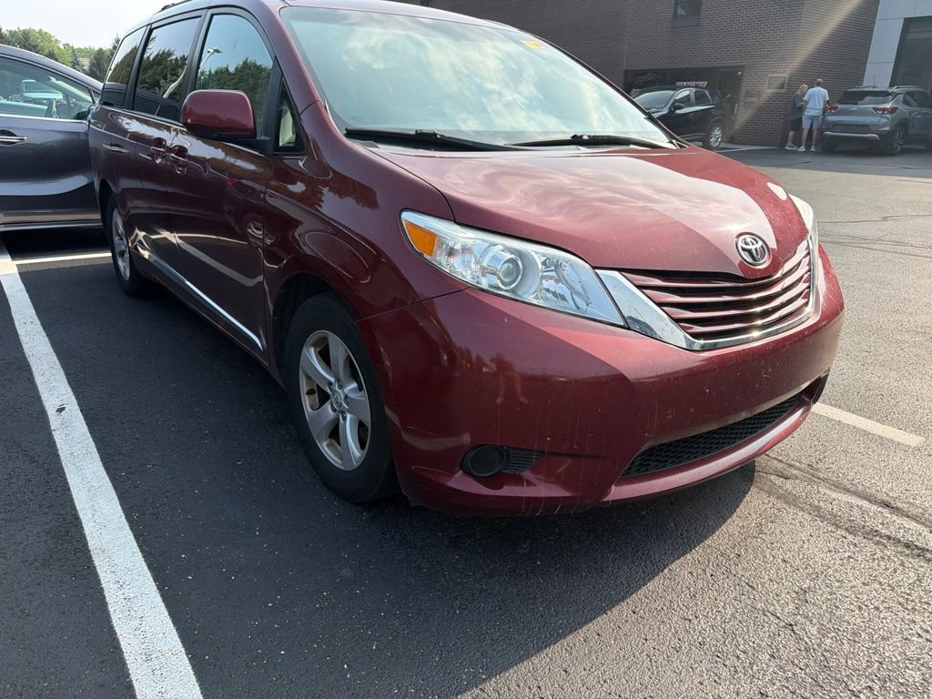 Used 2015 Toyota Sienna LE FWD image 4