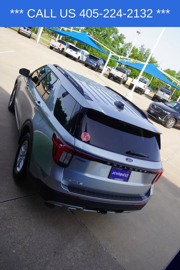 Used 2025 Ford Explorer Active w/ Active Comfort Package RWD image 11