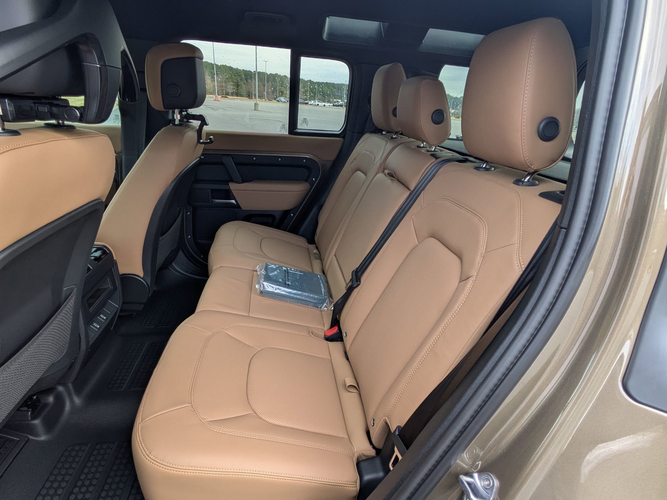 New 2026 Land Rover Defender 110 X-Dynamic SE image 27