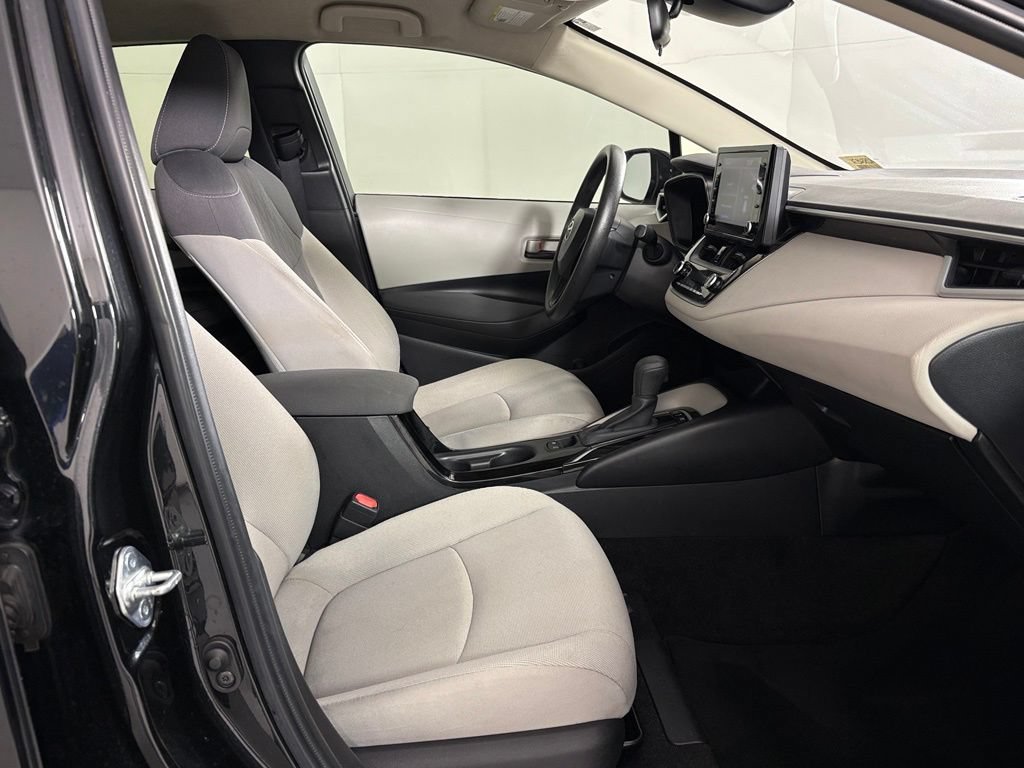 Used 2022 Toyota Corolla LE w/ Carpet Mat Package (TMS) FWD image 39