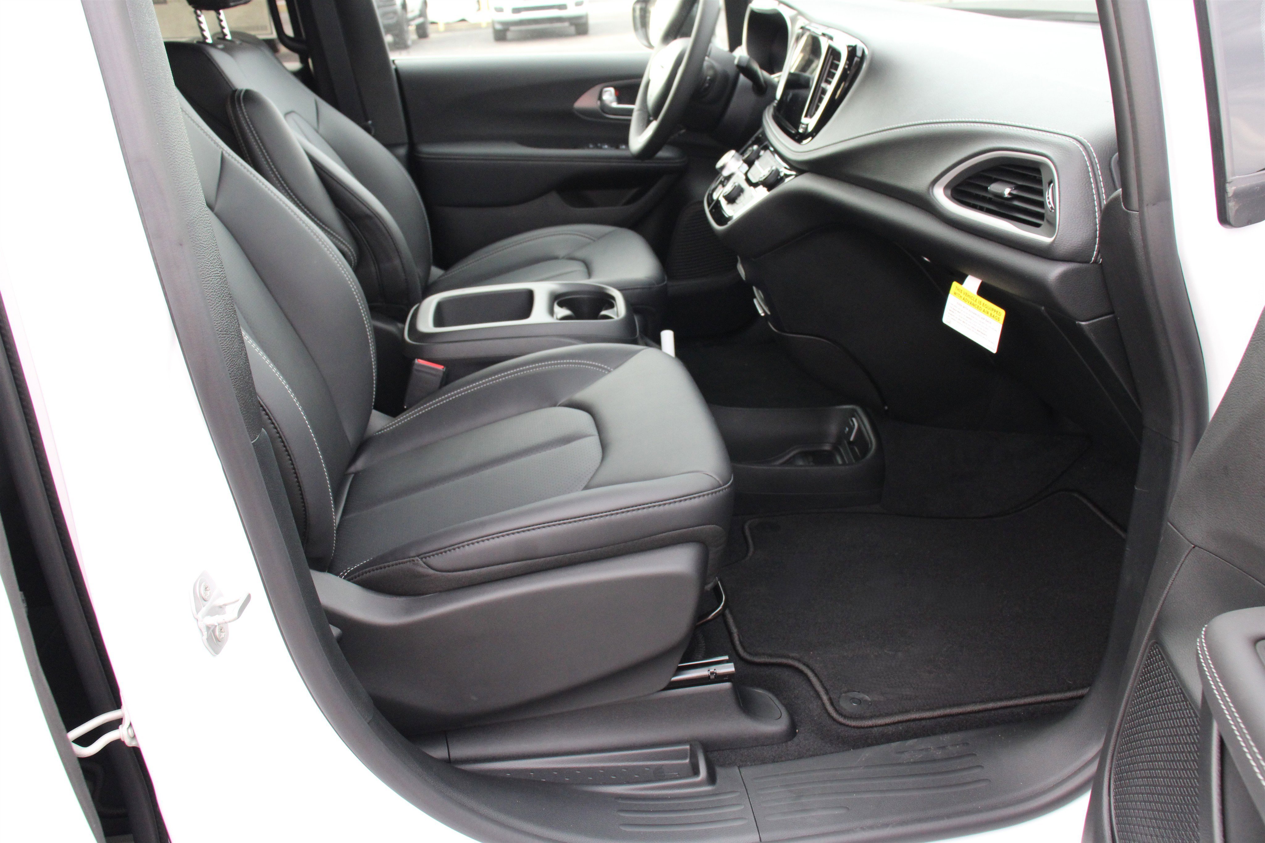 New 2026 Chrysler Pacifica Select AWD/4WD image 31