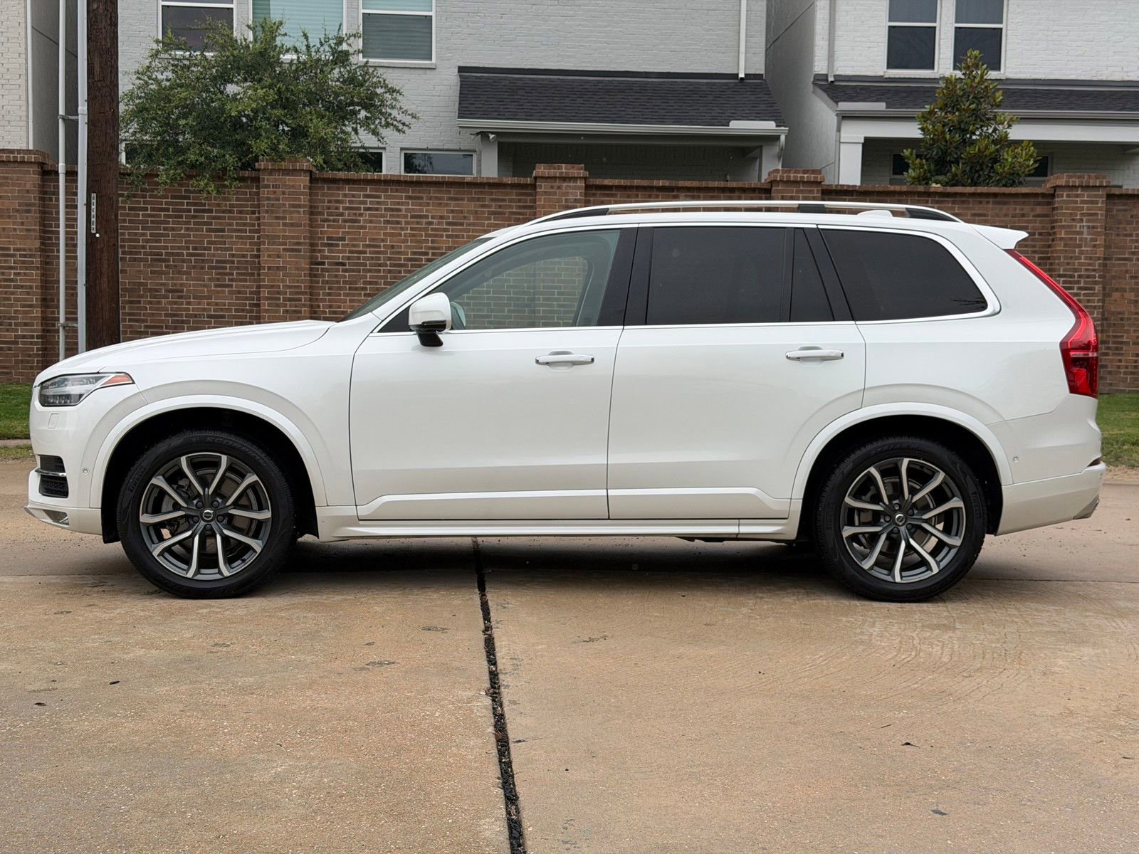 Used 2019 Volvo XC90 T6 Momentum w/ Advanced Package AWD/4WD image 12