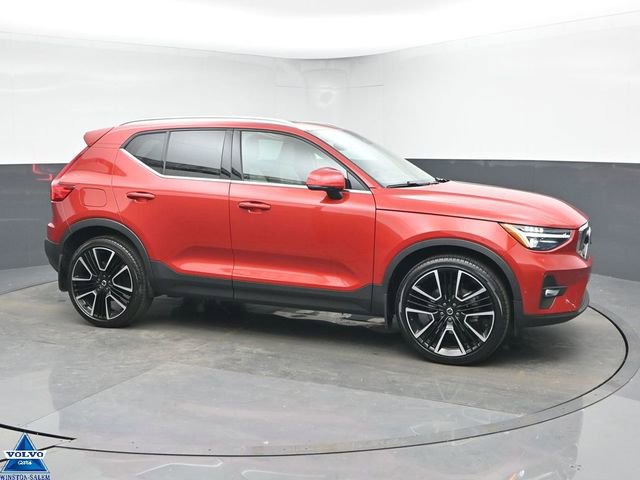 Used 2023 Volvo XC40 B5 Ultimate w/ Climate Package video 1
