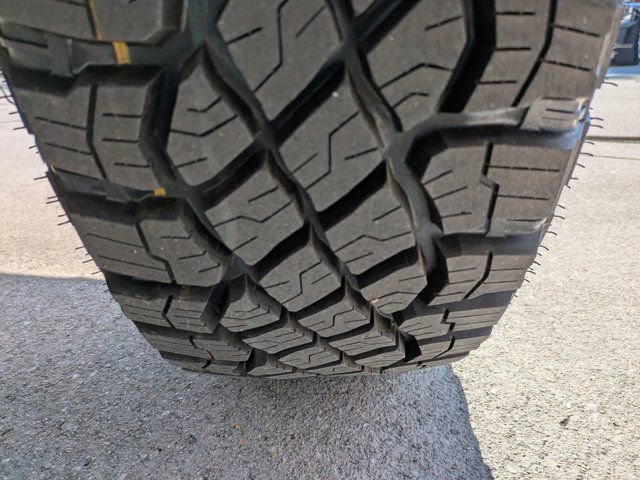 Used 2022 Chevrolet Silverado 1500 ZR2 image 12