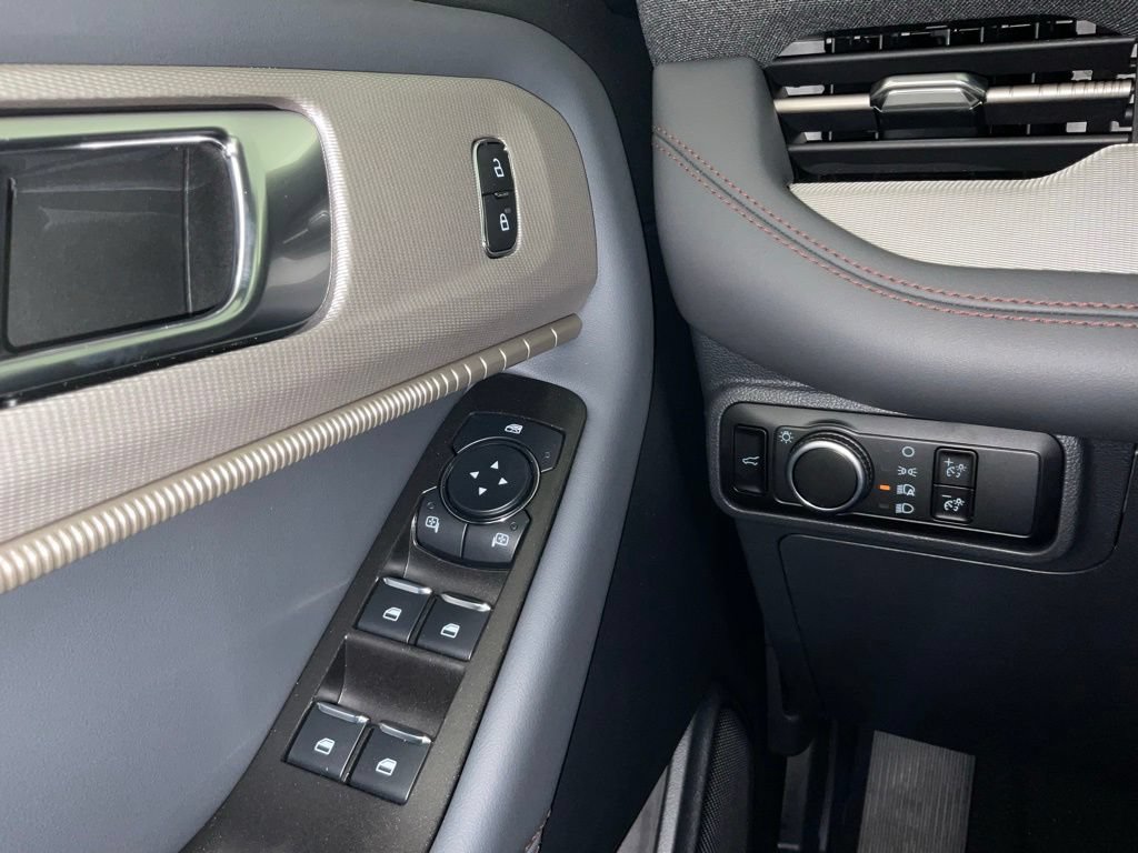 New 2026 Ford Explorer Active RWD image 22