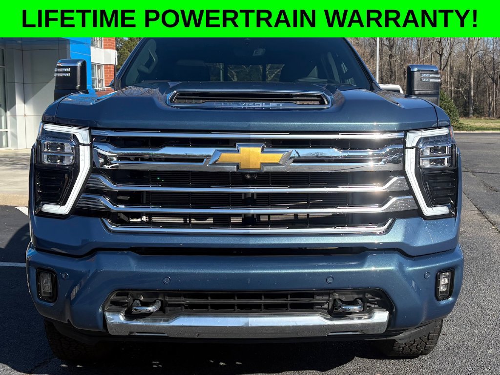 Used 2025 Chevrolet Silverado 2500 High Country w/ Technology Package AWD/4WD image 3