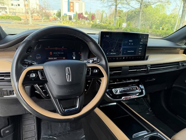 Used 2023 Lincoln Corsair Reserve w/ Jet Appearance Package image 17