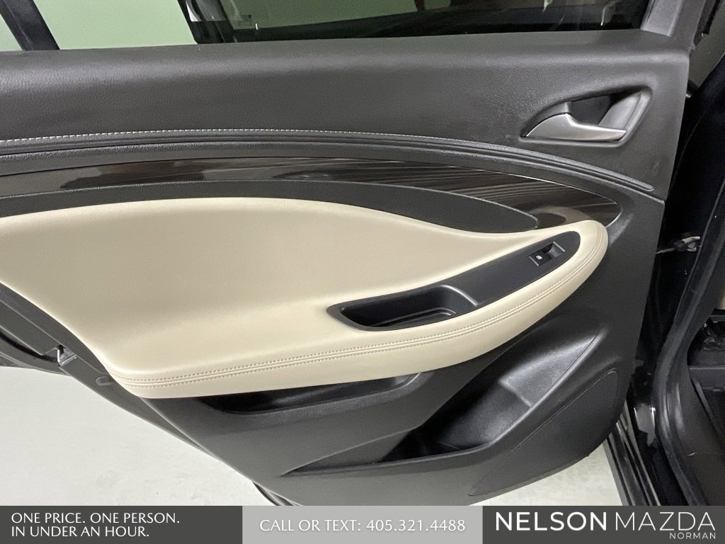 Used 2020 Buick Envision Preferred w/ LPO, Cargo Package image 18