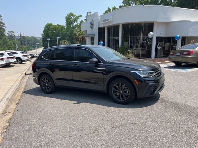 Used 2023 Volkswagen Tiguan SE image 2