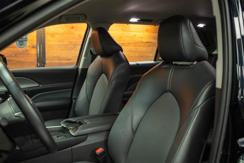 Used 2025 Toyota Grand Highlander AWD image 11