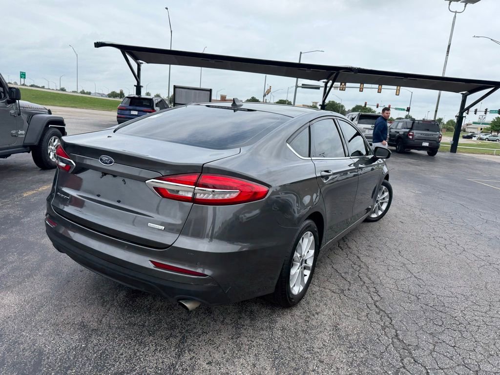 Used 2020 Ford Fusion SE image 10